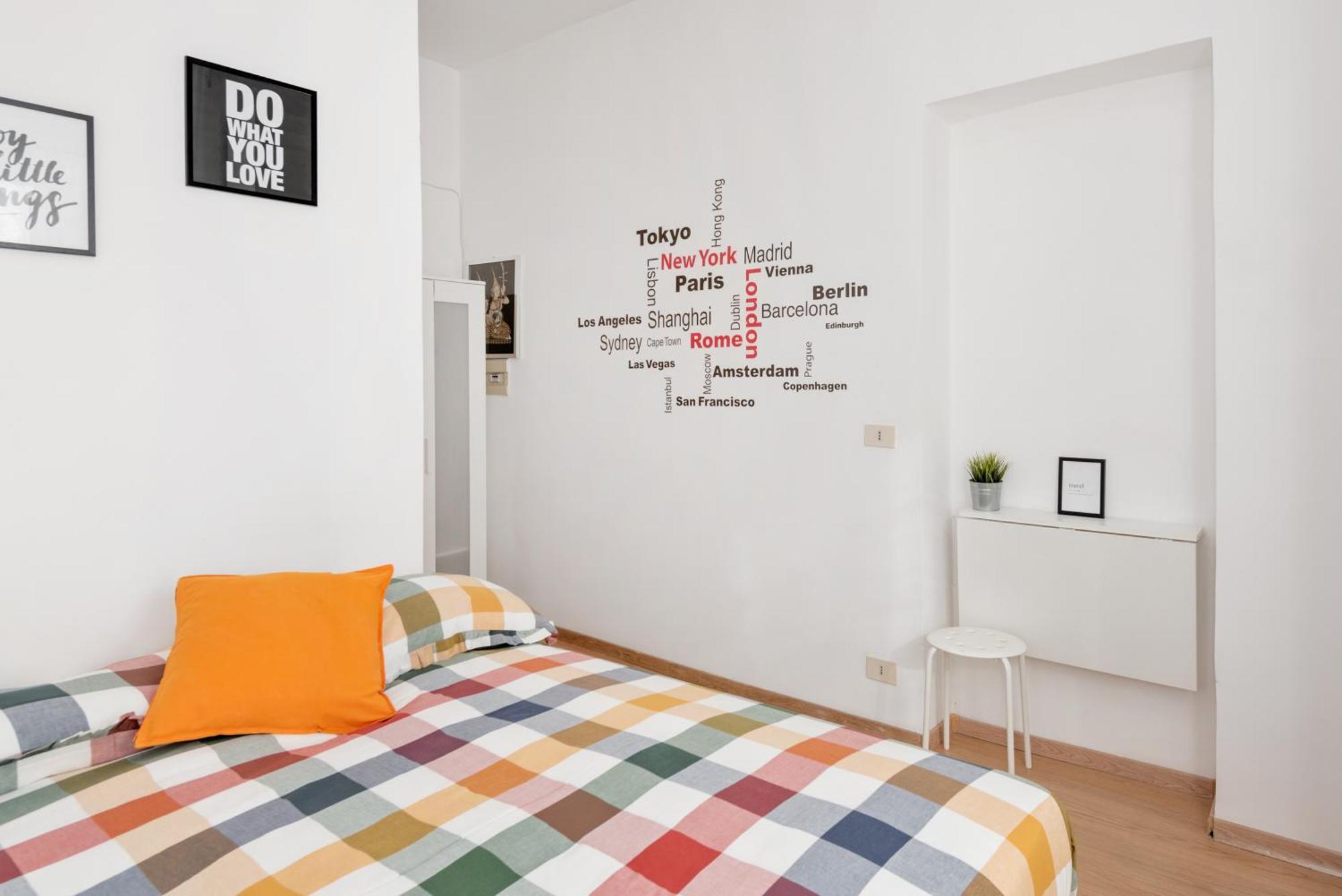 Central Little Basic Apartment روما المظهر الخارجي الصورة